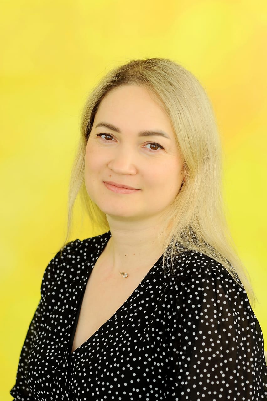Педагогический работник Шестопалова Динара Расимовна.